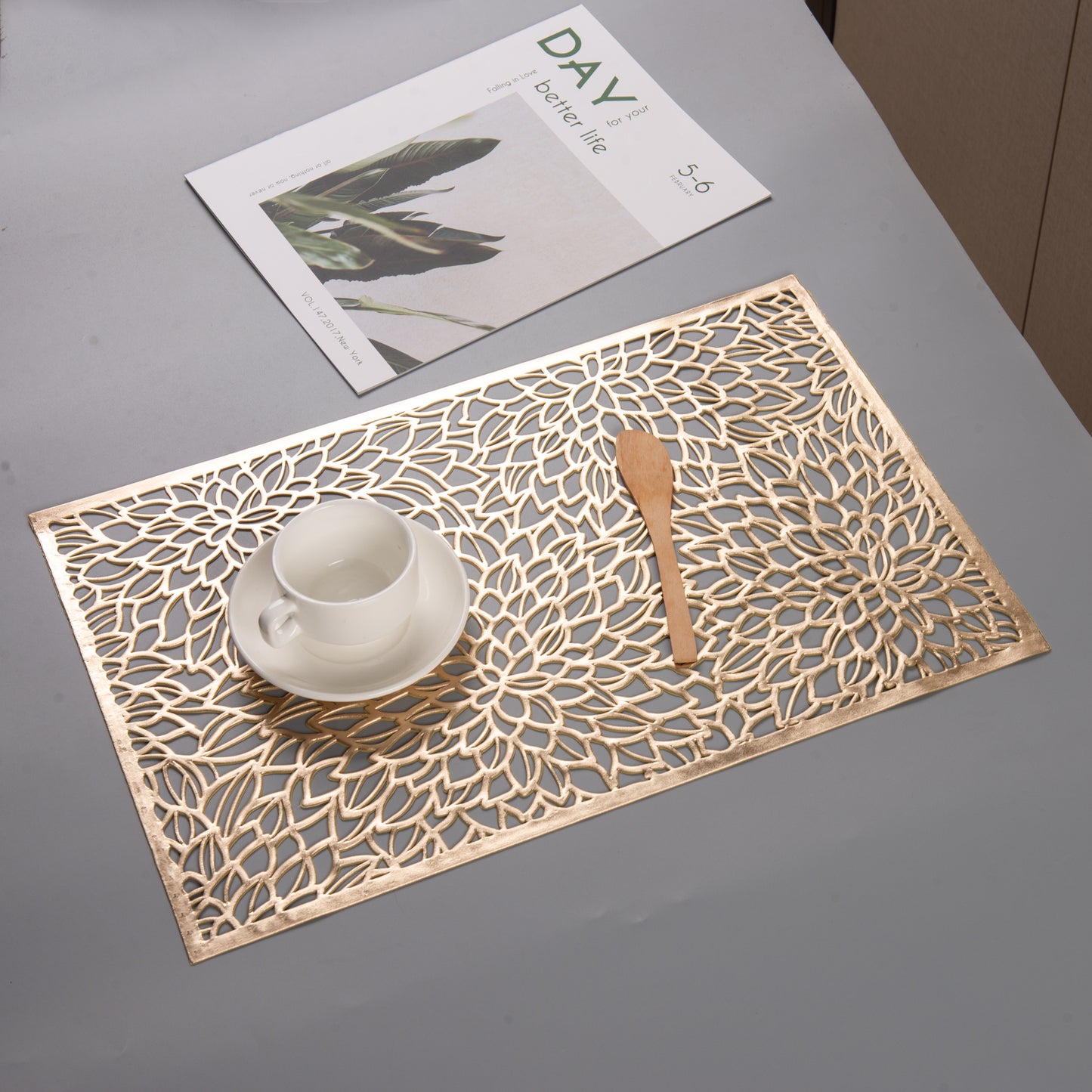 Eiyye Gold Vinyl Placemats – Heat-Resistant, Non-Slip (Set of 4)